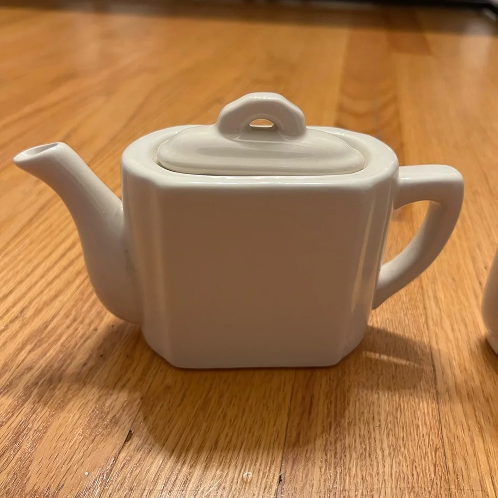 Restoration Hardware White Ceramic Tea creamer Set